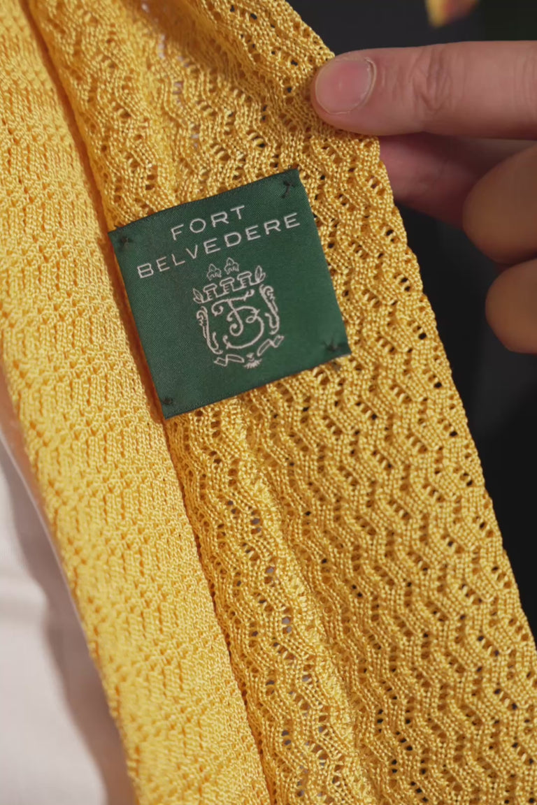 Summery Yellow Zigzag Silk Knit Tie looping video