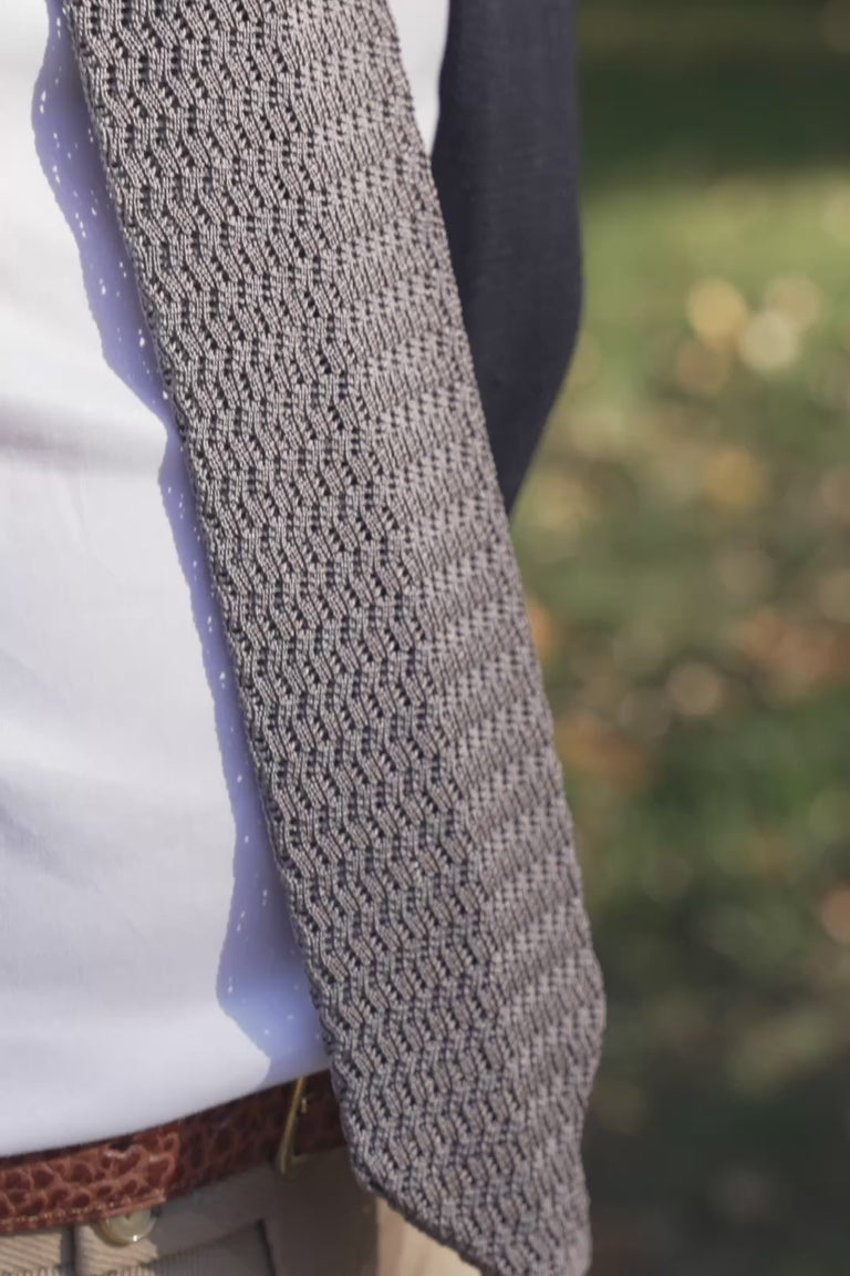 Loop video of Silver Gray Zigzag Silk Knit Tie
