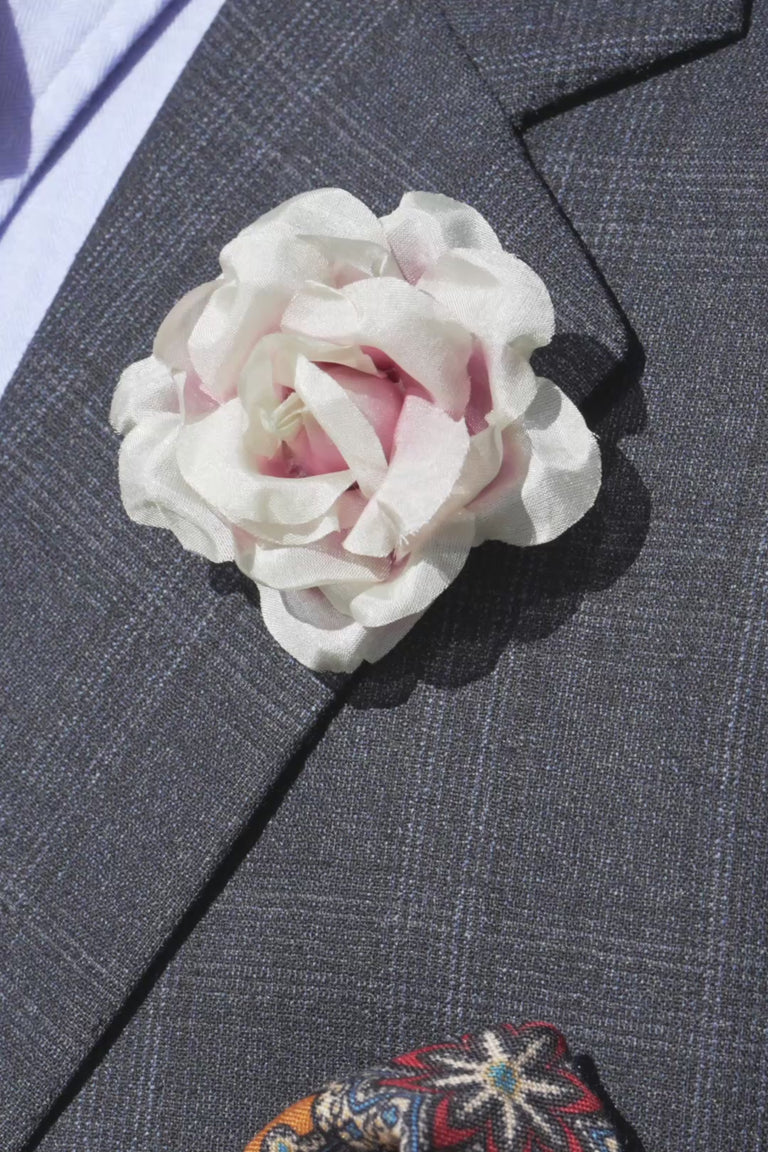 Looping video of a boutonniere 