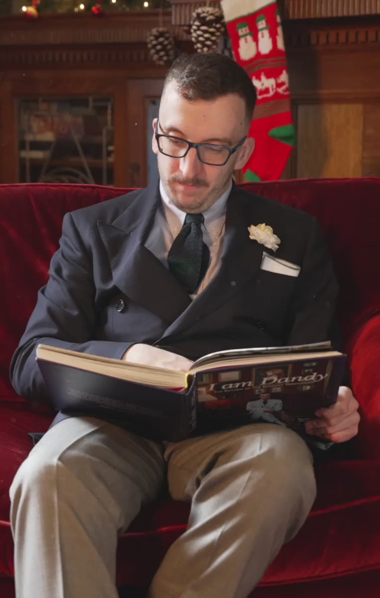 Video of a Green and navy knit tie