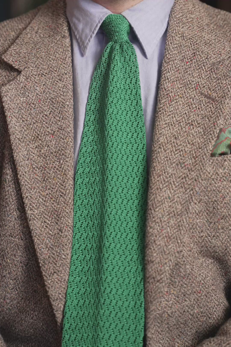 Emerald Green Zigzag Silk Knit Tie looping video