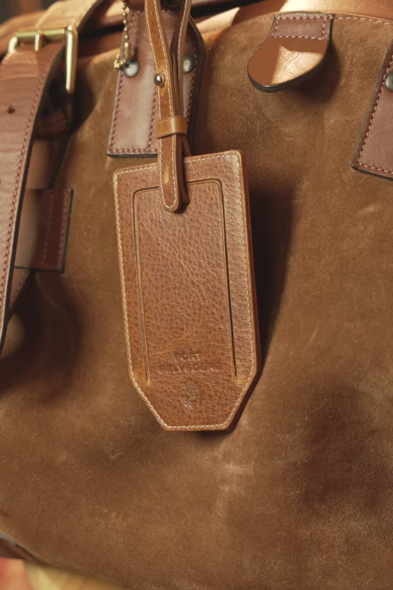 Looping video of a Fort Belvedere Dumont leather luggage tag