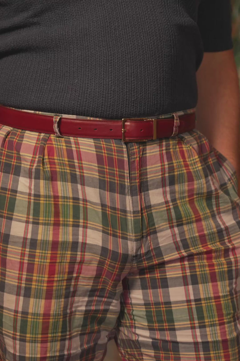 Repeating video clips of a man wearing the Fort Belvedere Bison Cognac & Burnt Umber Reversible Leather Belt