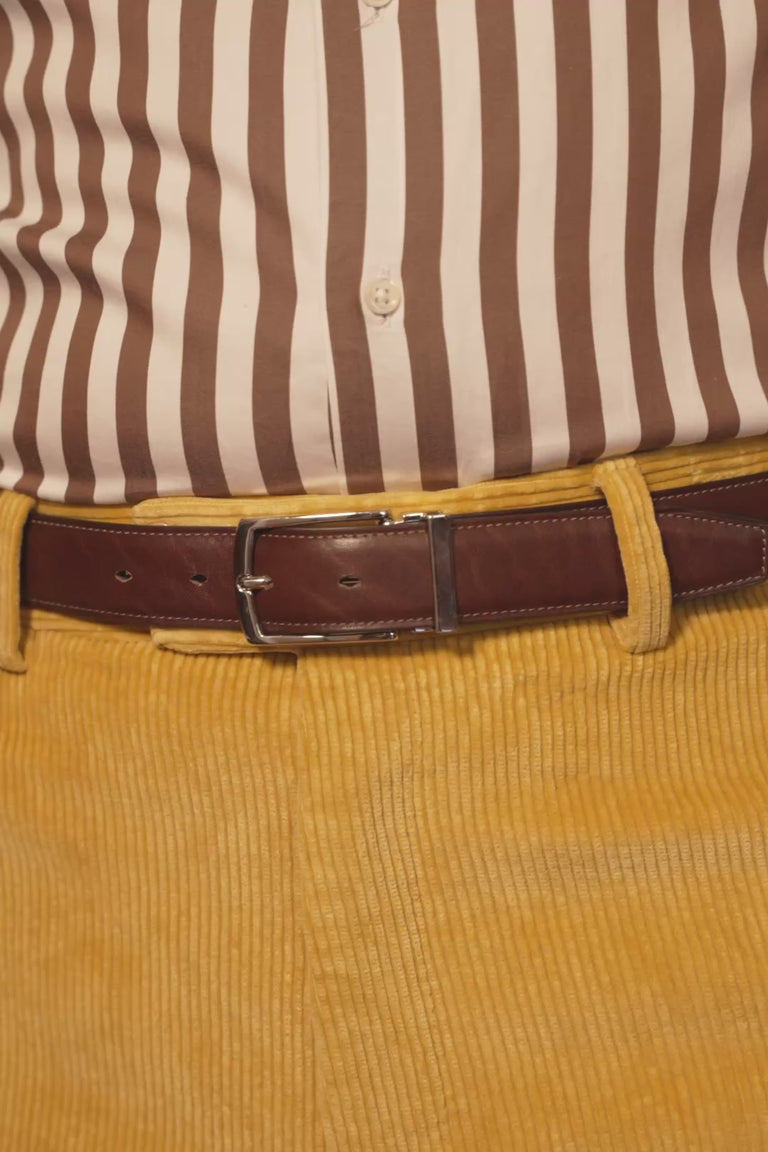 Repeating video of a man wearing the Fort Belvedere Black Boxcalf & Charcoal Brown Reversible Leather Belt