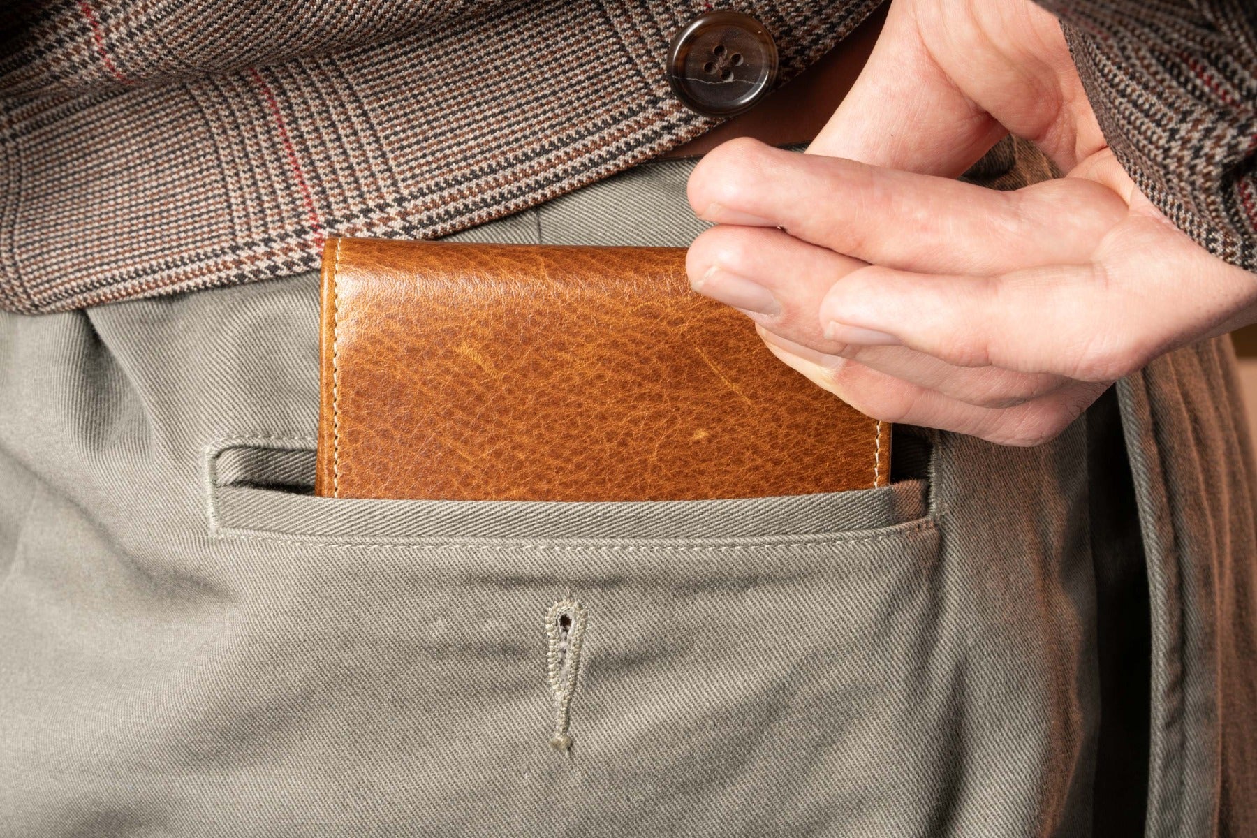 10 Card Carrier Leather Wallets – Gentleman's Gazette